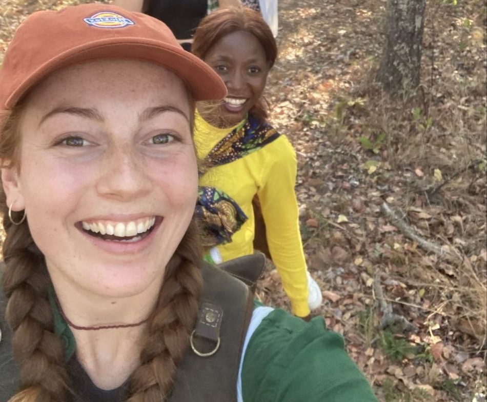 Jara en Annety tijdens dagje uit in Mutinondo. Foto: Jara van den Bosch 2024